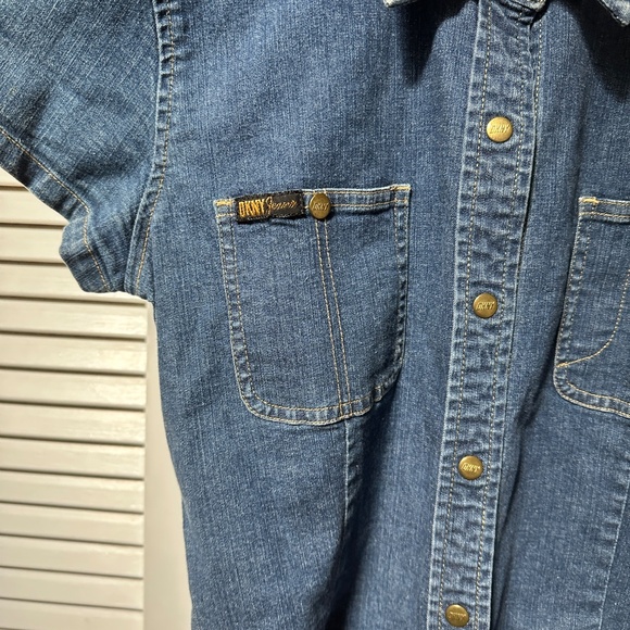 DKNY Jeans Denim Short Sleeve Cotton Snap Placket Top Size 4 - Picture 3 of 10
